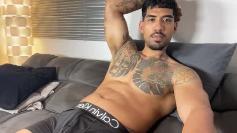 Snapshot of myke_esthetic chatting on December 2025 11:20:01 PM Myke esthetic online show from December 2025 11:20:01 PM