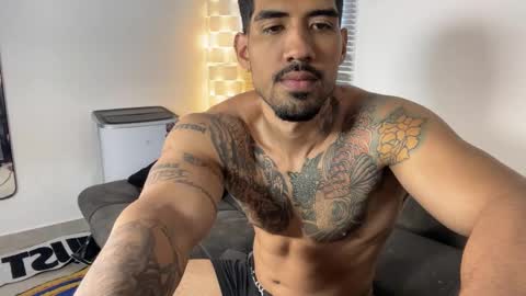 Snapshot of myke_esthetic chatting on December 2025 08:36:02 PM Myke esthetic online show from December 2025 08:36:02 PM