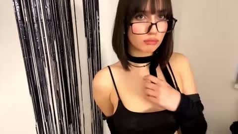 Snapshot of mylittlemolly chatting on November 2025 01:00:02 PM mylittlemolly online show from November 2025 01:00:02 PM