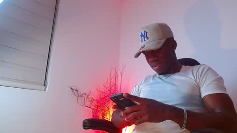 Snapshot of mylowallacee chatting on February 2025 03:44:01 AM Mylo Wallace online show from February 2025 03:44:01 AM