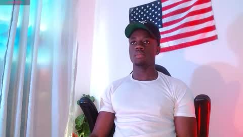 Mylo Wallace  online show from November 2025 05:09:01 PM