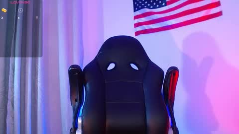 Mylo Wallace  online show from November 2025 09:17:01 PM