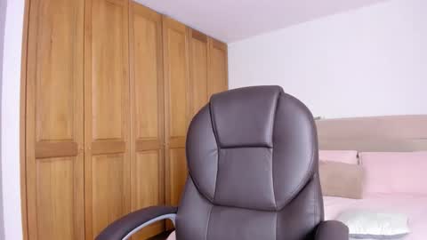 Elena online show from October 2025 09:09:02 PM