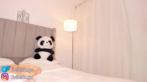 Snapshot of mystic_julieth chatting on February 2026 04:35:02 AM Julieth online show from February 2026 04:35:02 AM