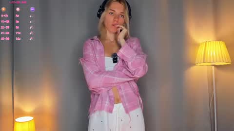 Snapshot of myviolet_rush chatting on July 2026 07:16:02 PM Olivia or just olive online show from July 2026 07:16:02 PM