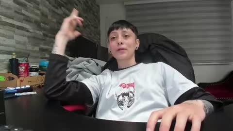 n3utro444 online show from June 2026 01:43:02 PM