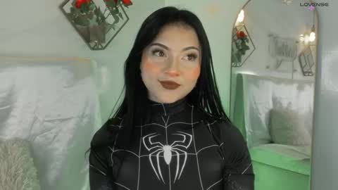 naamah_b online show from October 2025 02:51:02 PM