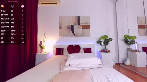 Nadia online show from November 2025 05:02:01 PM