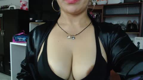 Snapshot of nadia_abaud chatting on February 2025 07:39:02 AM Nadia online show from February 2025 07:39:02 AM