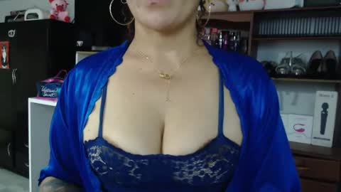 Snapshot of nadia_abaud chatting on February 2025 06:22:01 AM Nadia online show from February 2025 06:22:01 AM