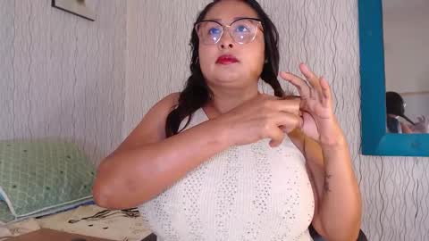 Nadia online show from November 2025 10:15:02 AM