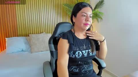 N A H I A online show from November 2025 12:04:02 PM