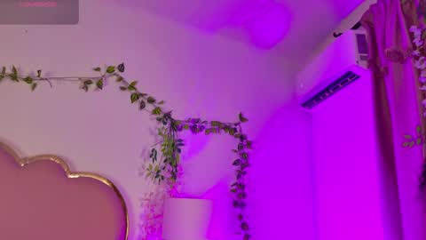 NahiaraReina  online show from May 2026 01:28:01 PM