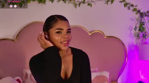 Snapshot of nahiarareina chatting on June 2026 03:32:02 PM NahiaraReina online show from June 2026 03:32:02 PM