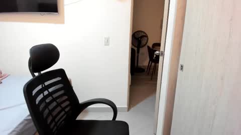 independent model online show from March 2026 01:22:02 AM