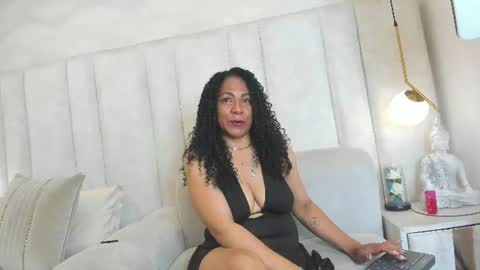Nahomi Dominique online show from June 2026 01:10:01 PM
