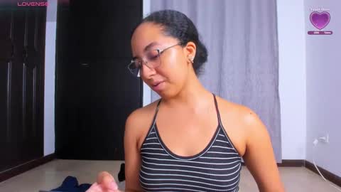 Laura online show from October 2025 01:11:01 AM