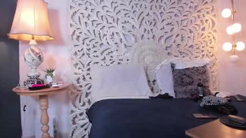 Nahomi  online show from February 2026 10:33:02 AM