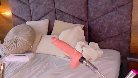  VICTORIA  online show from March 2026 02:15:01 AM