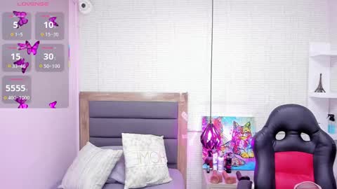 Snapshot of nahomirosse chatting on September 2025 12:06:01 PM SHELBY online show from September 2025 12:06:01 PM