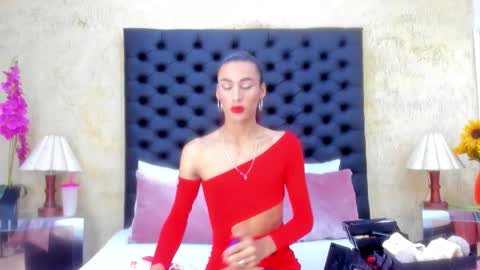 Nahomi  online show from February 2026 12:11:01 PM