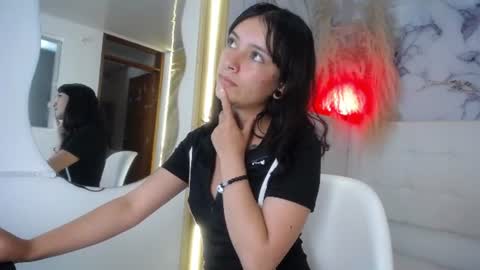 Snapshot of nahomy_paris chatting on July 2026 12:58:02 PM nahomy_paris online show from July 2026 12:58:02 PM