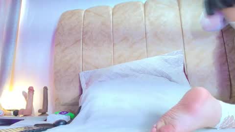 Naia x online show from September 2025 07:47:02 PM