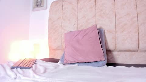 Naia x online show from March 2026 04:01:02 PM