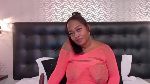 Snapshot of naiaramasson_ chatting on June 2026 12:21:02 PM naiaramasson_ online show from June 2026 12:21:02 PM