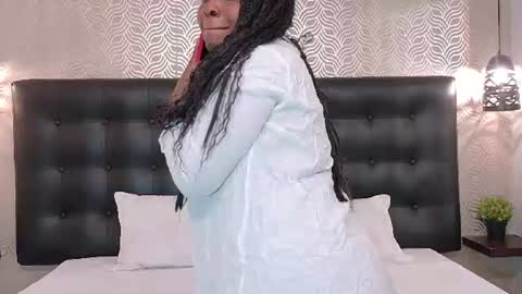 Snapshot of naiaramasson_ chatting on June 2026 12:02:01 PM naiaramasson_ online show from June 2026 12:02:01 PM
