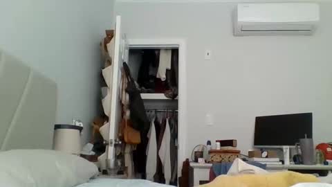 nakedandfree978 online show from March 2025 01:34:01 PM