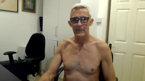 Snapshot of nakedcarpenteruk chatting on June 2026 10:50:01 AM nakedcarpenteruk online show from June 2026 10:50:01 AM
