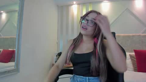 nami_sweet_ online show from September 2025 03:19:01 AM