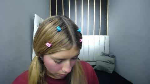 Snapshot of nancy_blonde chatting on April 2026 12:43:01 PM nancy blonde online show from April 2026 12:43:01 PM