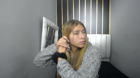 Snapshot of nancy_blonde chatting on May 2026 12:33:02 PM nancy blonde online show from May 2026 12:33:02 PM