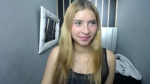Snapshot of nancy_blonde chatting on May 2026 12:20:01 PM nancy blonde online show from May 2026 12:20:01 PM