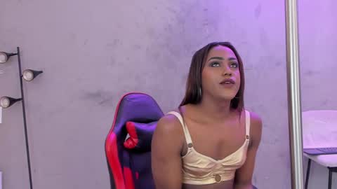 Snapshot of naomi__blair chatting on April 2026 05:08:02 AM Naomi Blair online show from April 2026 05:08:02 AM