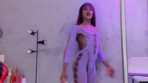 Snapshot of naomi__blair chatting on April 2026 04:04:02 AM Naomi Blair online show from April 2026 04:04:02 AM