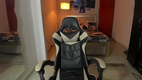 Snapshot of naomi_berckley chatting on February 2025 01:19:01 AM naomi_berckley online show from February 2025 01:19:01 AM