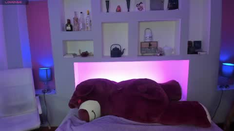 Naomi online show from April 2026 07:22:01 PM