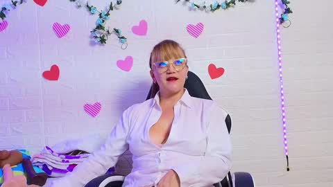 Snapshot of naomi_diamond_ chatting on September 2025 12:38:02 PM Naomi online show from September 2025 12:38:02 PM
