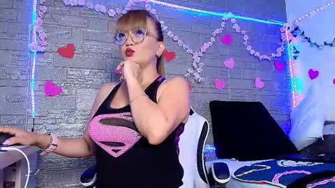 Snapshot of naomi_diamond_ chatting on November 2025 11:24:01 AM Naomi online show from November 2025 11:24:01 AM