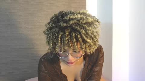 naomidawson online show from November 2025 10:54:02 PM