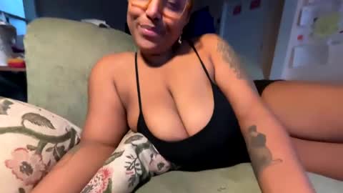 Naomigiirl6 online show from January 2025 04:38:01 PM