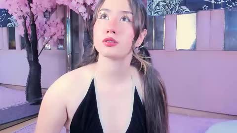 Snapshot of naomii_star chatting on December 2025 09:00:01 PM online show from December 2025 09:00:01 PM