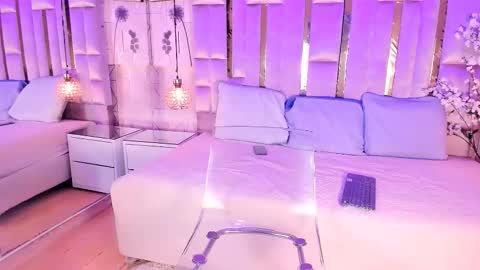 Snapshot of naomii_star chatting on February 2026 04:38:01 AM online show from February 2026 04:38:01 AM