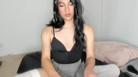 Snapshot of naomimoore chatting on February 2025 02:11:02 AM Naomi Moore online show from February 2025 02:11:02 AM