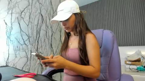Naomis online show from June 2026 02:08:02 PM