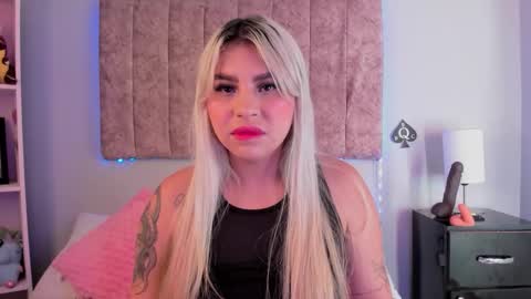 Snapshot of naomisanz_ chatting on February 2026 07:48:01 AM Laura online show from February 2026 07:48:01 AM