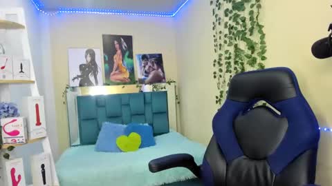 Snapshot of naomy777_ chatting on January 2025 10:48:01 PM naomy online show from January 2025 10:48:01 PM